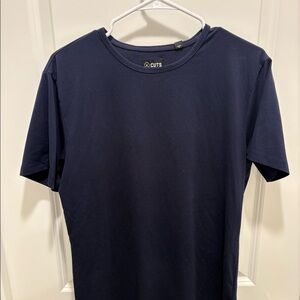 Cuts men’s shirt